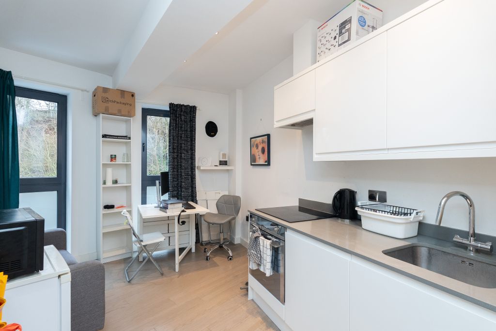 Additional image 2 of 1 bed flat for saleLincoln Road, Dorking RH4