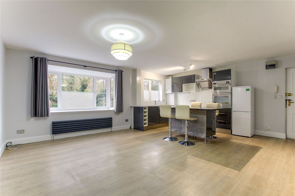 Additional image 5 of 2 bed flat for saleLower Kings Road, Berkhamsted, Hertfordshire HP4