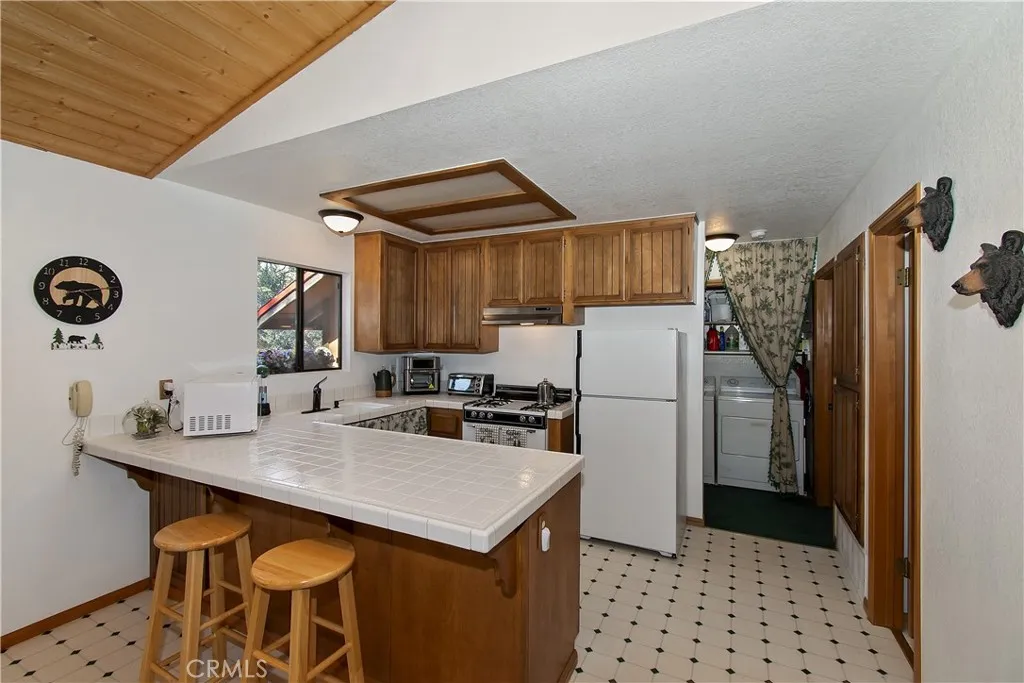 Additional image 13 of 843 Victoria Ln, Sugarloaf, CA 92386
