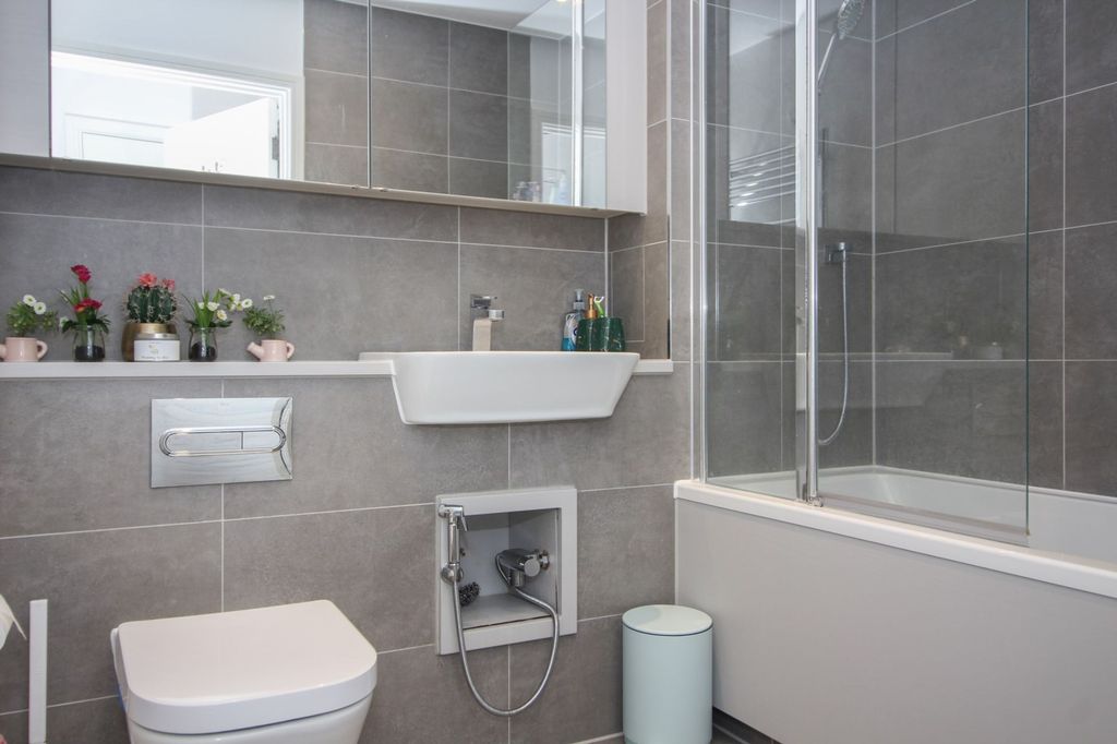 Additional image 10 of 2 bed flat for saleOxhey Drive, South Oxhey, Watford WD19