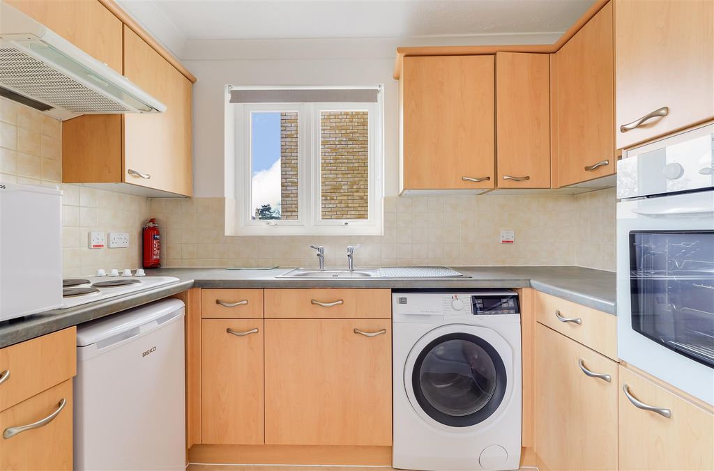 Additional image 3 of 2 bed flat for saleUnion Lane, Chesterton, Cambridge CB4