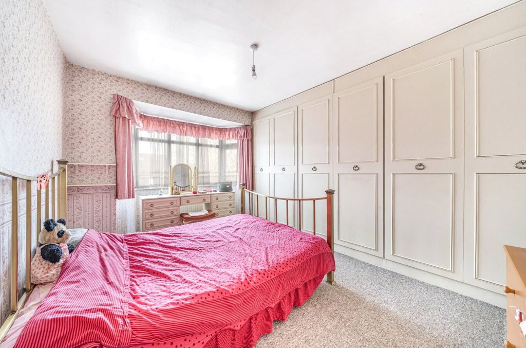 Additional image 5 of 5 bed detached house for saleTrowley Rise, Abbots Langley, Hertfordshire WD5
