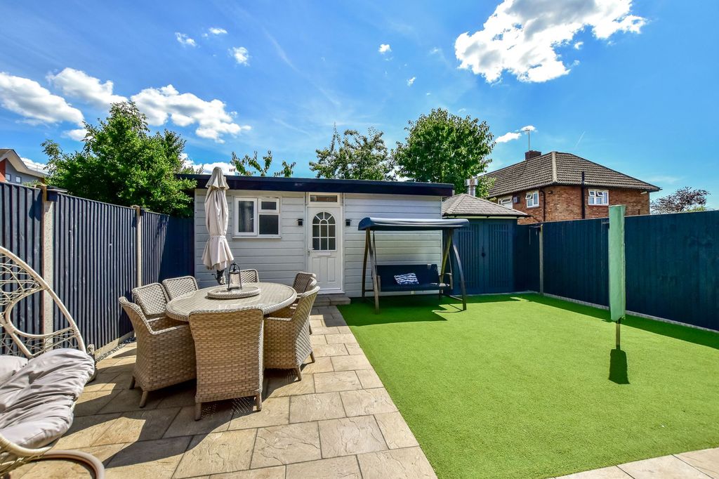 Additional image 29 of 4 bed semi-detached house for saleHazelwood Lane, Abbots Langley WD5