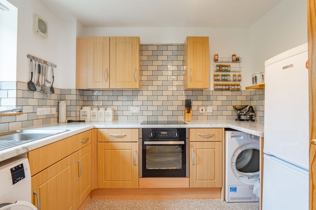Additional image 8 of 2 bed flat for saleAdmirals Court, Inverness IV2