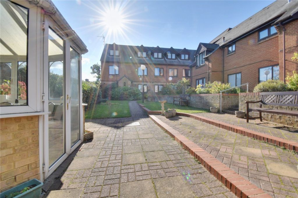 Additional image 8 of 1 bed flat for saleThe Crescent, Abbots Langley, Hertfordshire WD5