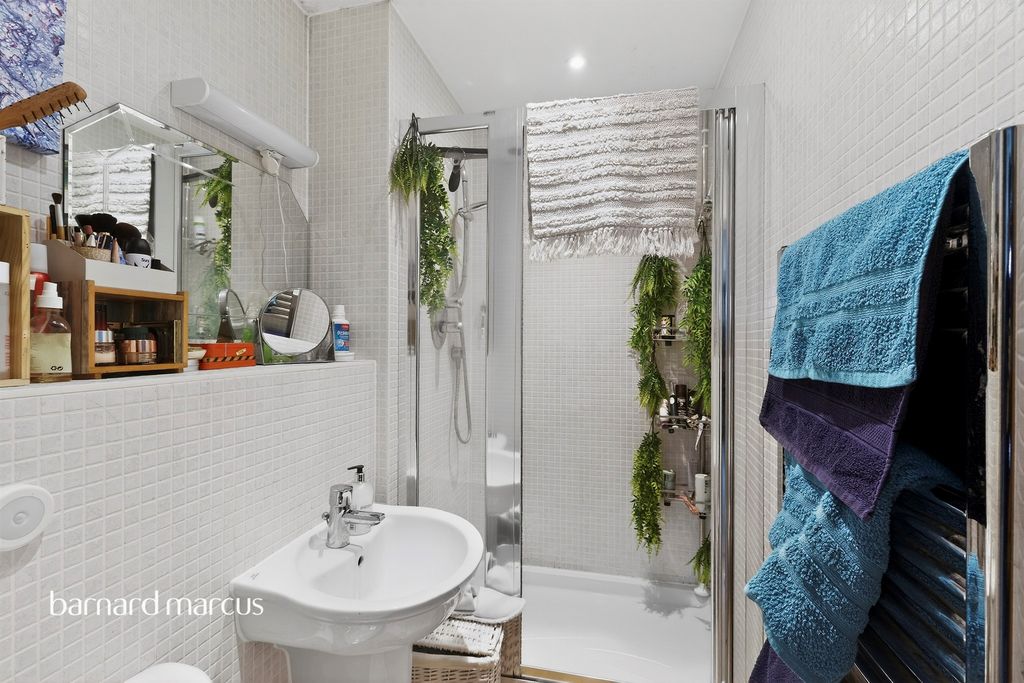 Additional image 19 of 2 bed flat for saleHill View, Dorking RH4
