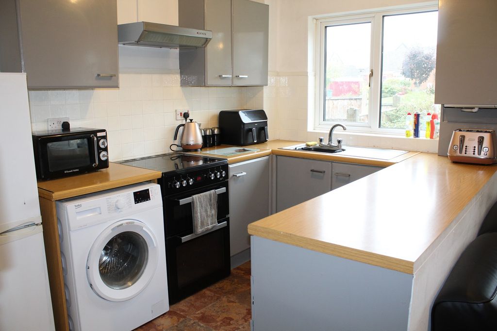 1 bed property for saleSlade Close, Broadmeadows, South Normanton, Derbyshire. DE55 photo 5