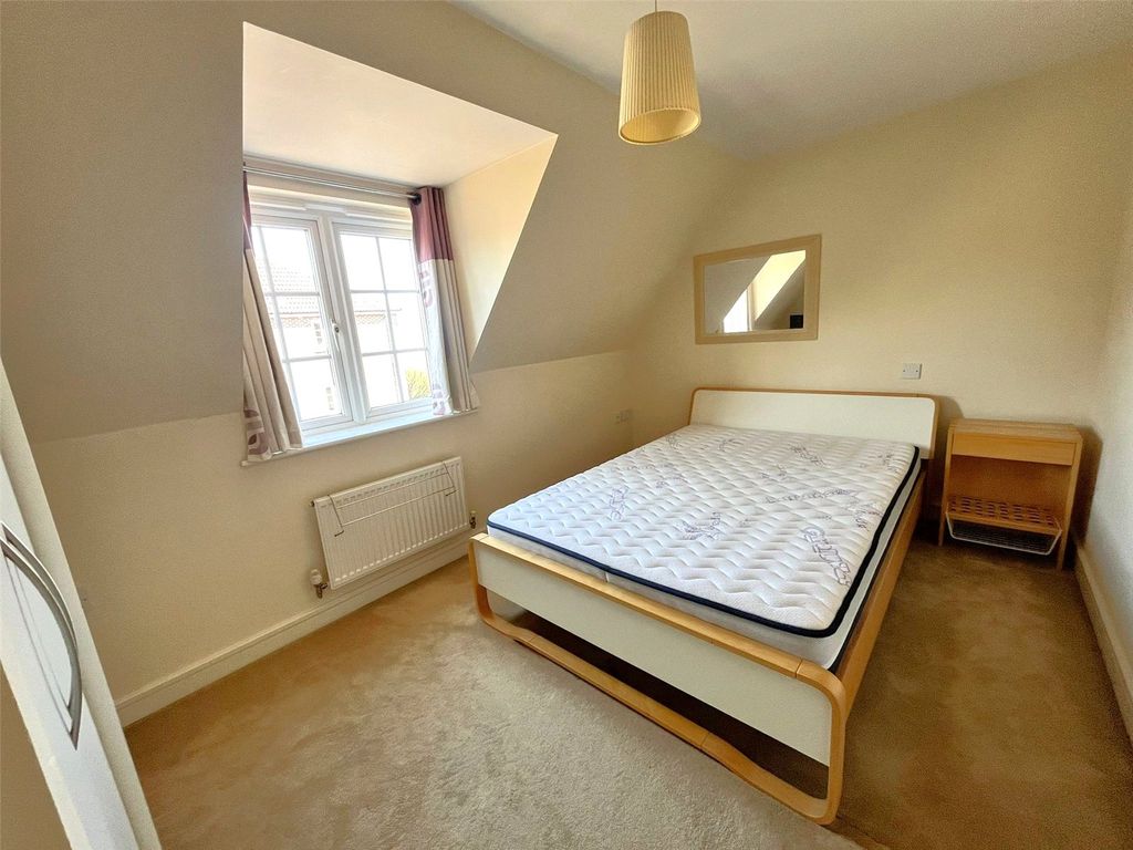 2 bed flat for saleWarner Close, Basingstoke, Hampshire RG24 photo 4