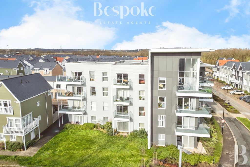 Additional image 22 of 2 bed flat for saleSunapee Road, Reading RG2