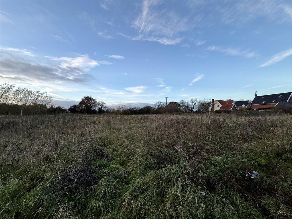 Land for saleWinfarthing, Diss IP22 photo 2