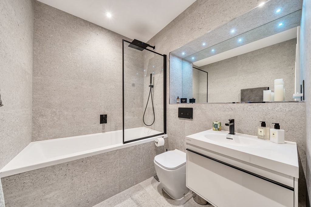 Additional image 3 of 3 bed flat for saleOverbury Avenue, Beckenham BR3