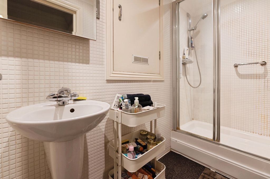 Additional image 12 of 3 bed flat for saleAlexander Mews, High Street, Billericay, Essex CM12