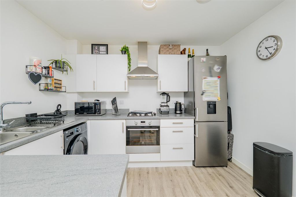 Additional image 2 of 2 bed flat for saleFfordd Penrhyn, Barry CF62