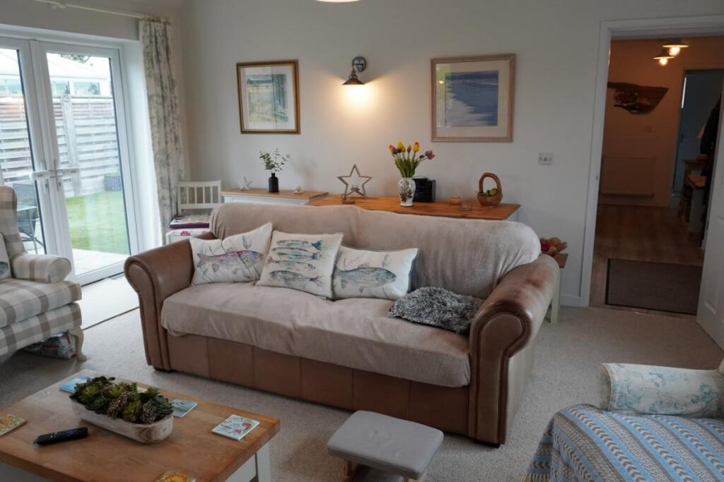 Ludlow Close, Warminster, BA12 photo 3
