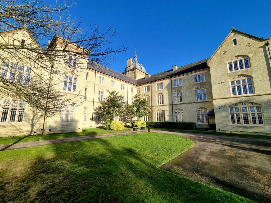2 bed flat for saleHuntingdon Wing, Kingsley Avenue, Fairfield Hall, Stotfold SG5