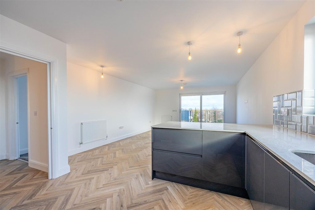 Additional image 7 of 2 bed flat for saleLondon Road, Hadleigh, Benfleet SS7