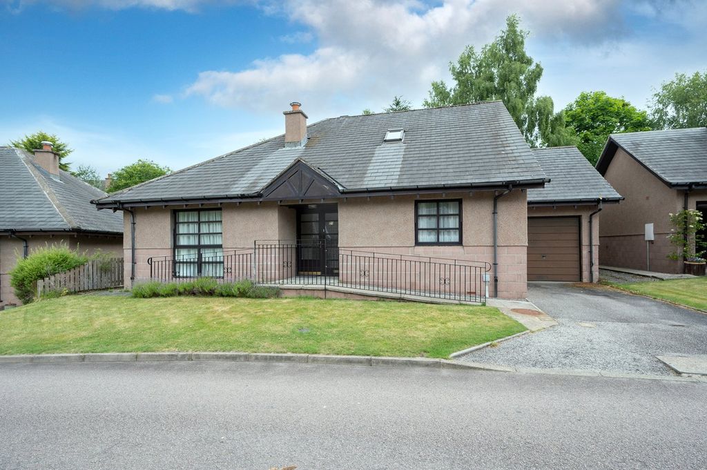 2 bed property for salePinefield, Inchmarlo, Banchory AB31