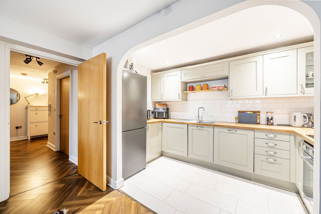 Additional image 16 of 2 bed flat for saleGoldsworth Road, Woking GU21