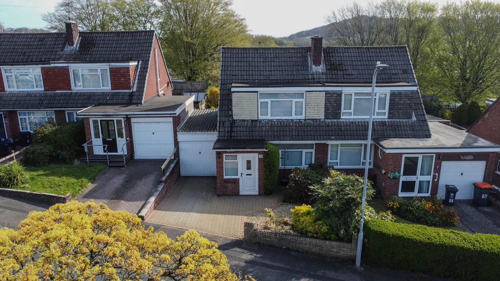 3 bed semi-detached house for saleRowan Way, Newport NP20