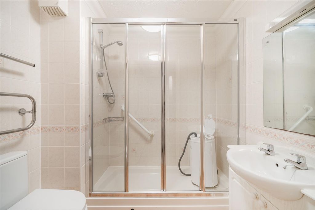 Additional image 7 of 1 bed flat for saleFolly Mill Lodge, South Street, Bridport DT6