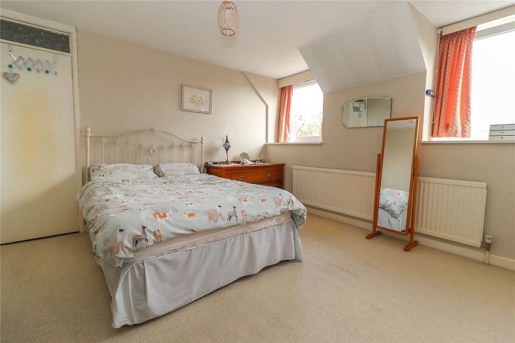 Additional image 14 of 5 bed link detached house for saleYew Tree Close, Goodworth Clatford, Andover, Hampshire SP11