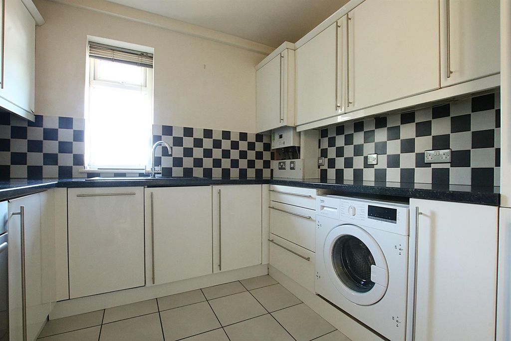 Additional image 4 of 1 bed flat for saleWoodfield Lane, Ashtead KT21
