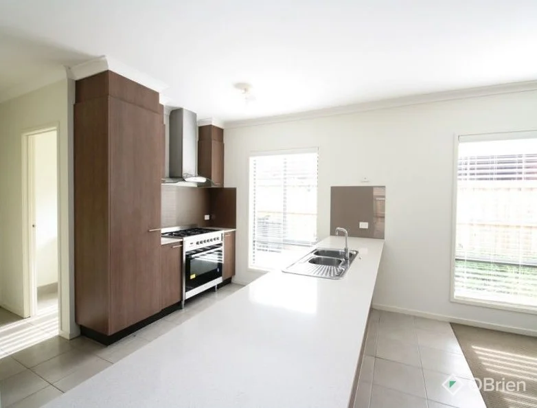 2 Eagle Way, Deer Park VIC 3023 photo 4