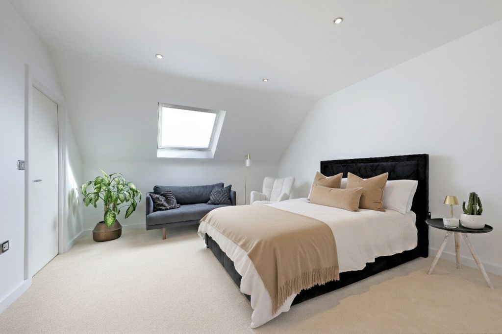 Additional image 7 of 2 bed flat for saleStation Road, Beaconsfield, Buckinghamshire HP9
