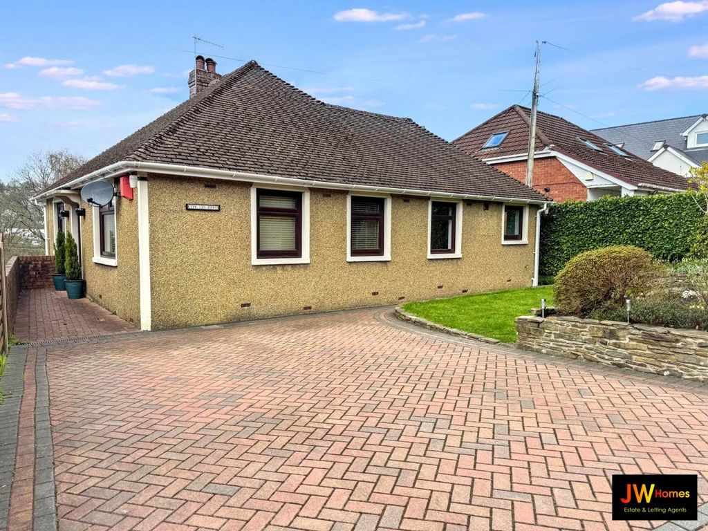 3 bed detached bungalow for saleSummerfield Hall Lane, Maesycwmmer CF82