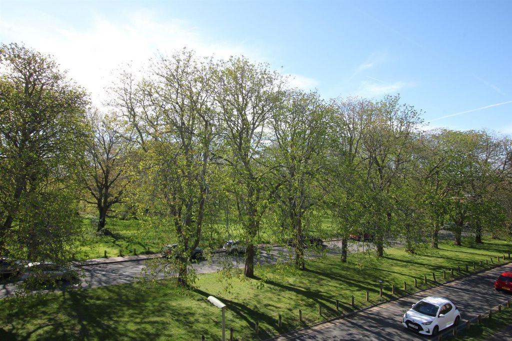 Additional image 2 of 1 bed flat for saleWoodfield Lane, Ashtead KT21
