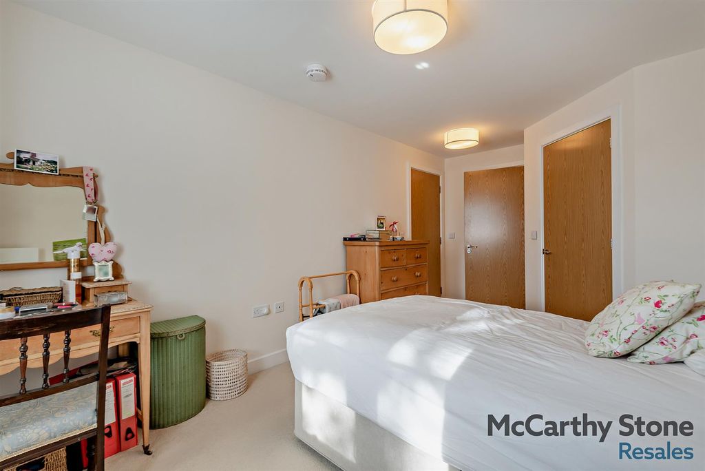 Additional image 7 of 2 bed flat for saleQueen Elizabeth Place, Orchard Lane, Alton GU34