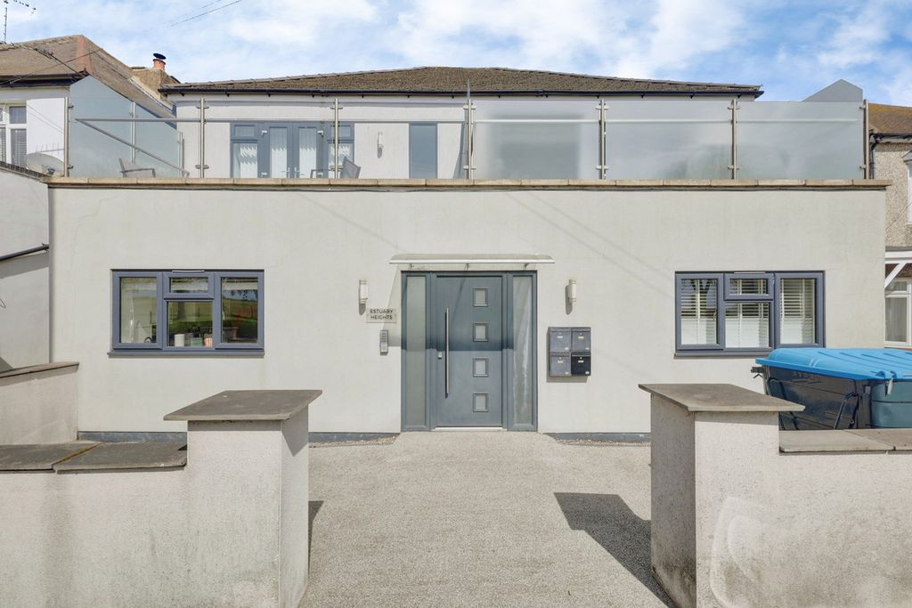 Additional image 19 of 3 bed flat for saleLondon Road, Benfleet SS7