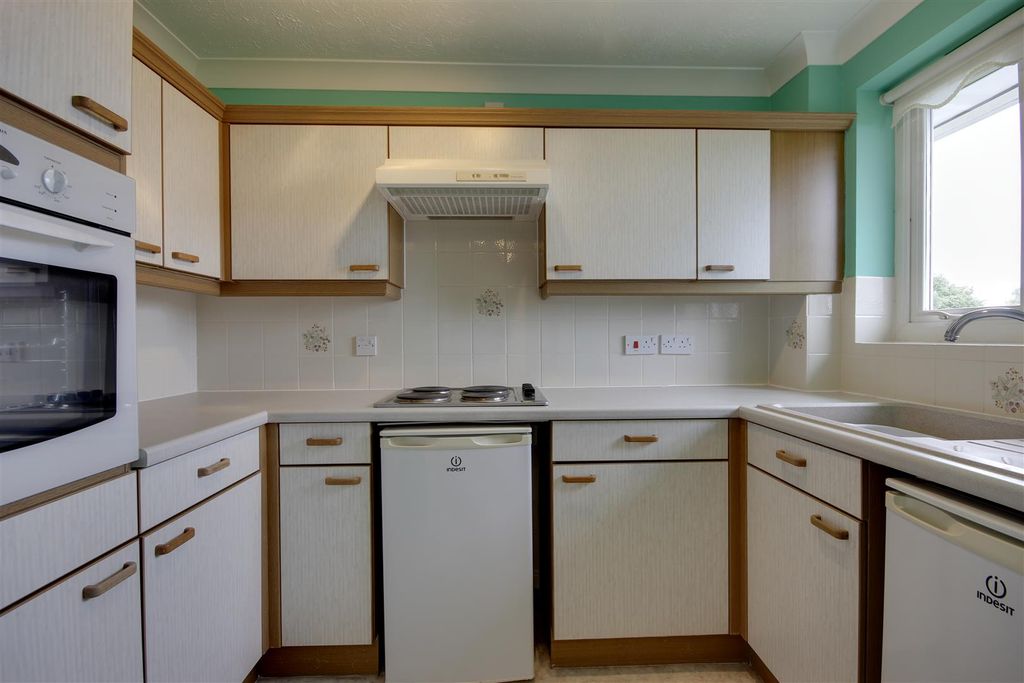 Additional image 7 of 2 bed flat for saleHudson Court, Hessle HU13