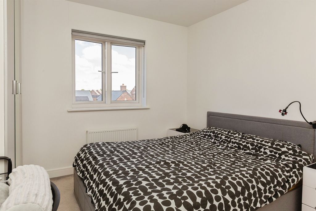 Additional image 5 of 2 bed flat for salePurssell Road, Weston Turville, Aylesbury HP22