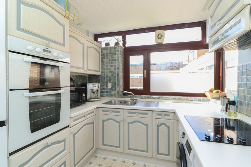Additional image 9 of 3 bed flat for saleGainsboro Road, Birchington, Kent CT7