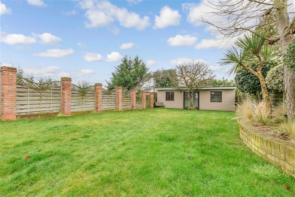 4 bed semi-detached house for saleBladindon Drive, Bexley, Kent DA5