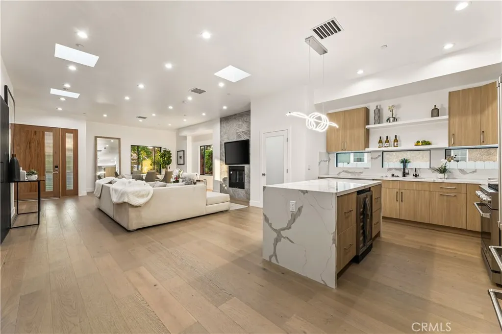 Additional image 21 of 1170 S Lucerne Blvd, Los Angeles, CA 90019