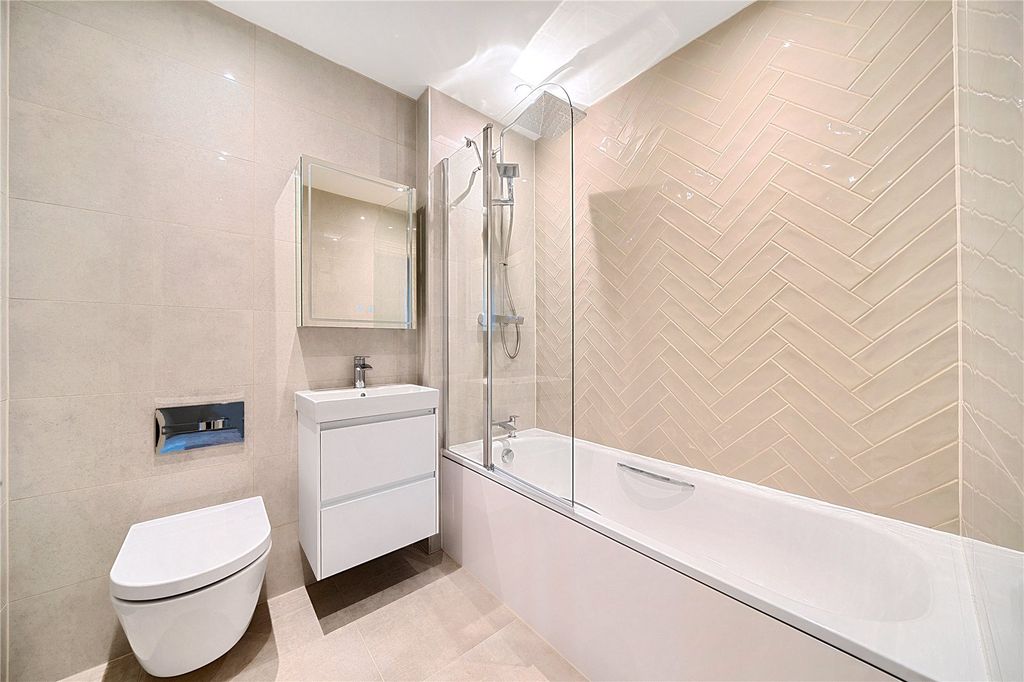 Additional image 5 of 2 bed flat for saleBromley Road, Beckenham BR3