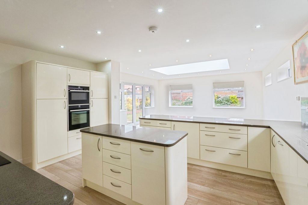 Additional image 13 of 3 bed bungalow for saleClifton Drive North, Lytham St. Annes, Lancashire FY8