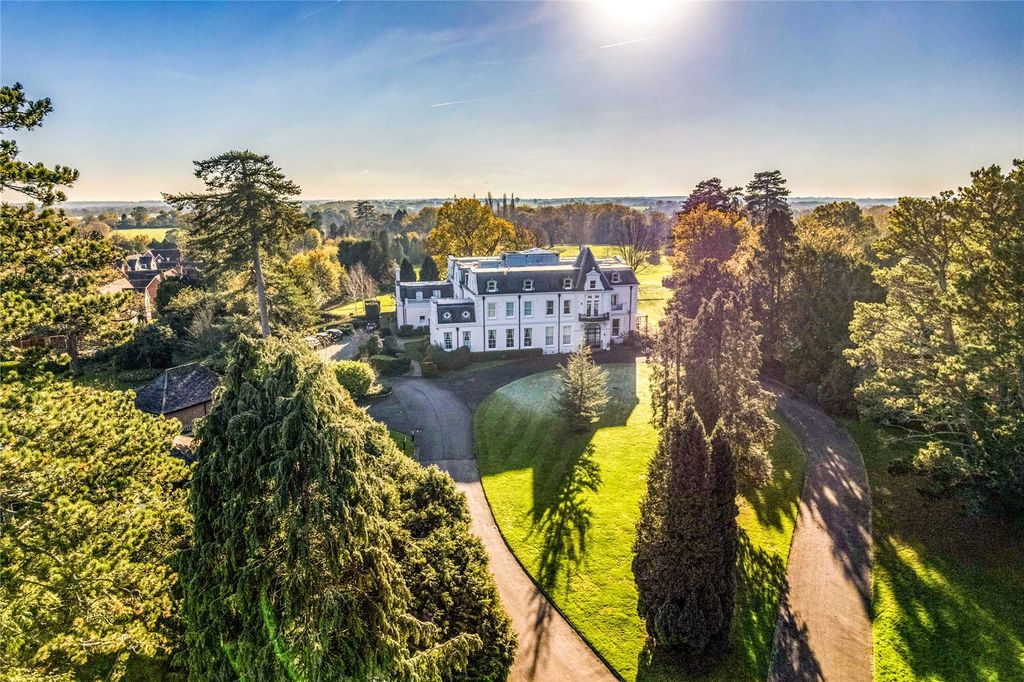 2 bed flat for saleBrockham Park House, Rykens Lane, Betchworth, Surrey RH3