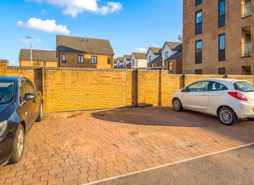 2 bed flat for saleNicholson Road, Locking Parklands- Superb Flat! BS24 photo 4