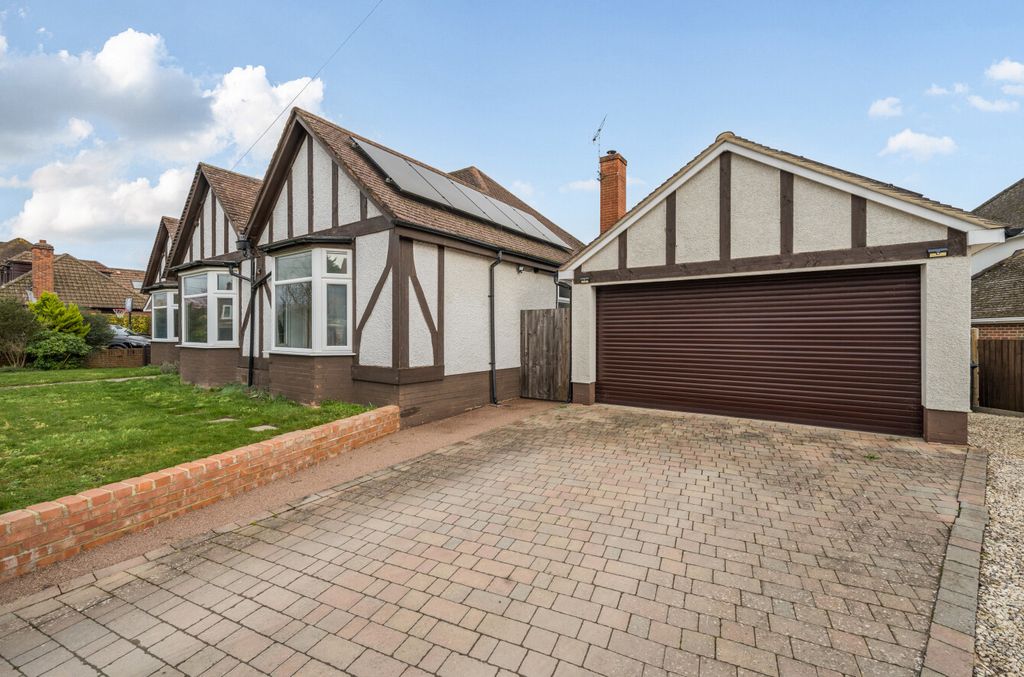 Additional image 21 of 5 bed bungalow for saleOatlands Road, Shinfield, Reading RG2
