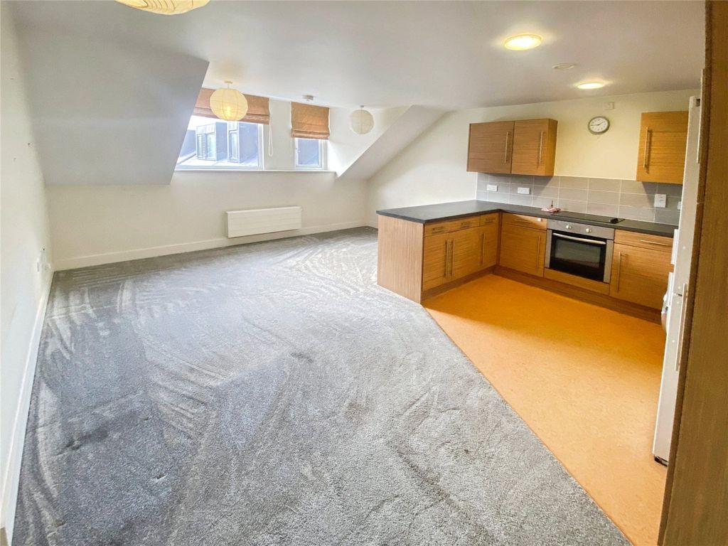 2 bed flat for saleHall Farm Road, Swadlincote, Derbyshire DE11