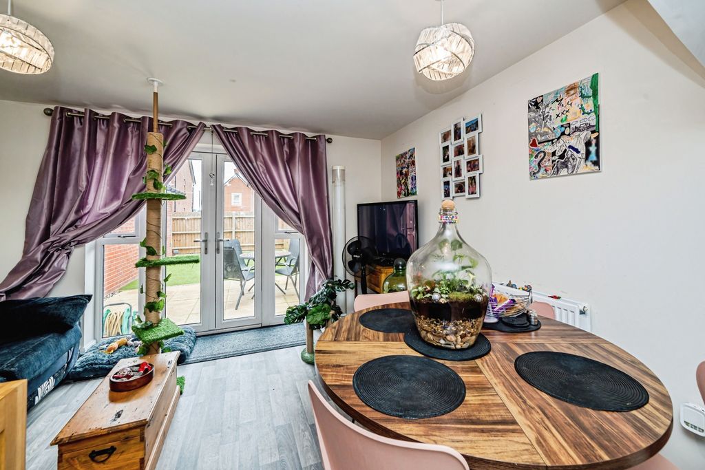 Additional image 3 of 4 bed town house for saleGrand Junction, Aylesbury HP22
