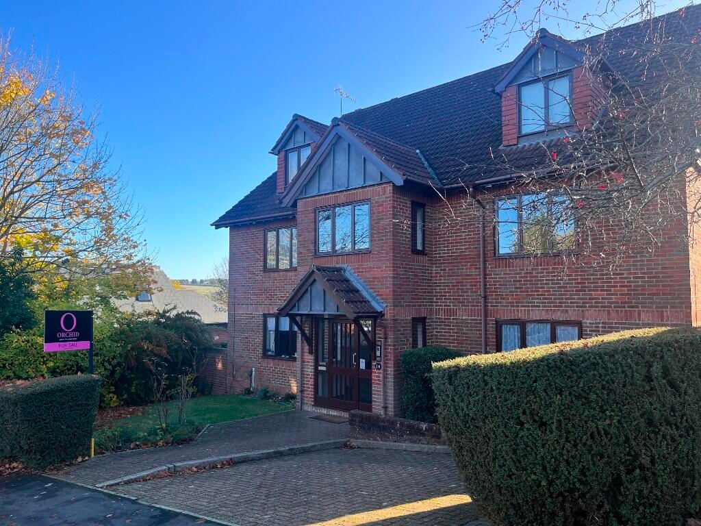 2 bed flat for salePark View Court, Park View Road, Berkhamsted, Hertfordshire HP4