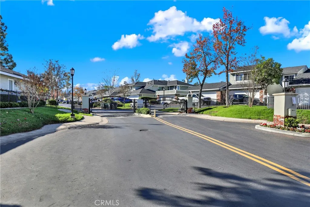 25061 Silverleaf Ln, Laguna Hills, CA 92653 photo 5