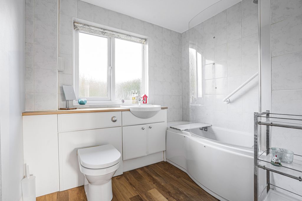 Additional image 7 of 2 bed flat for saleBroadwater, Berkhamsted HP4