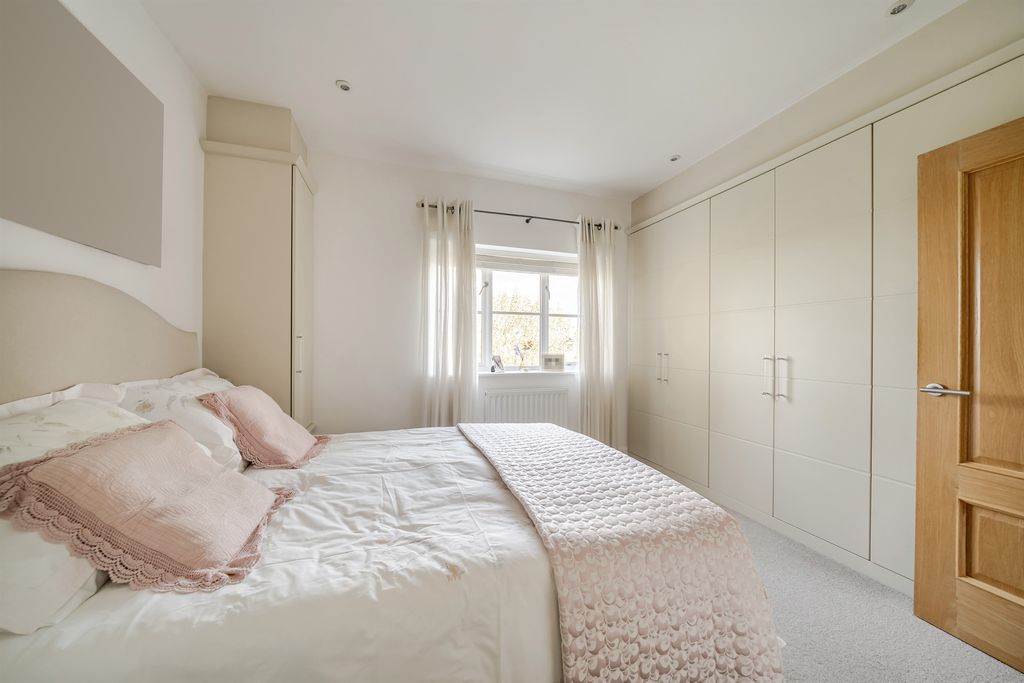 Additional image 6 of 3 bed semi-detached house for saleChestnut Drive, Berkhamsted HP4