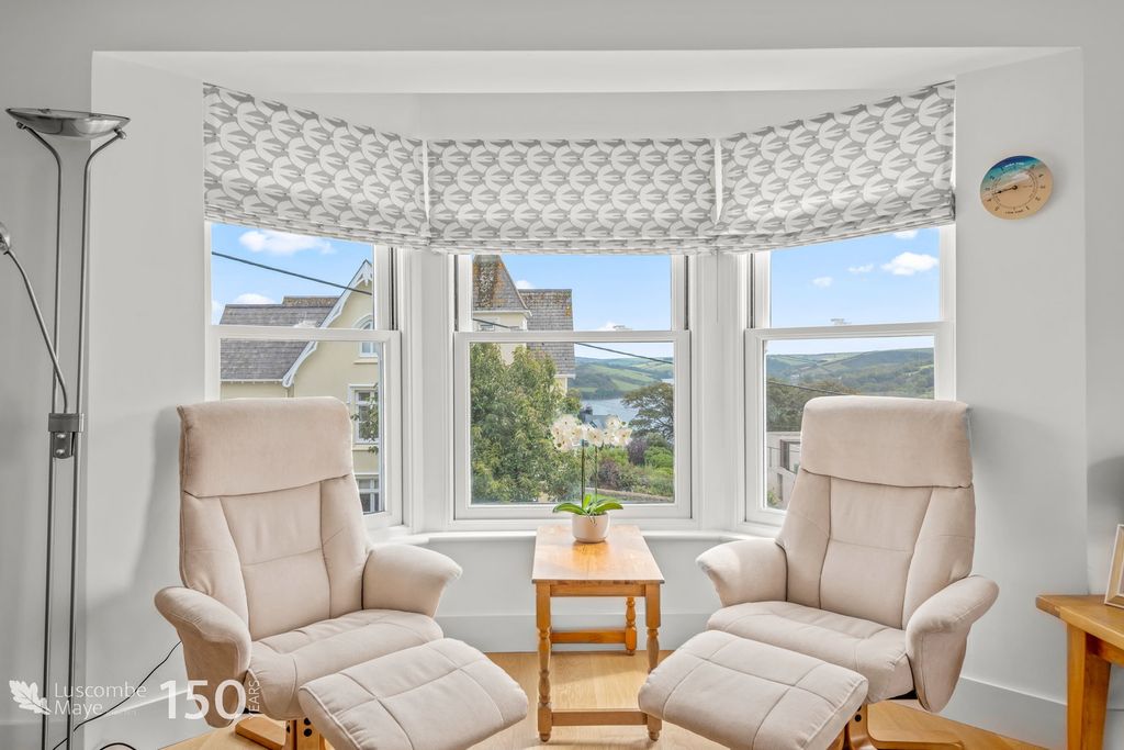 2 bed flat for saleDevon Road, Salcombe TQ8 photo 2