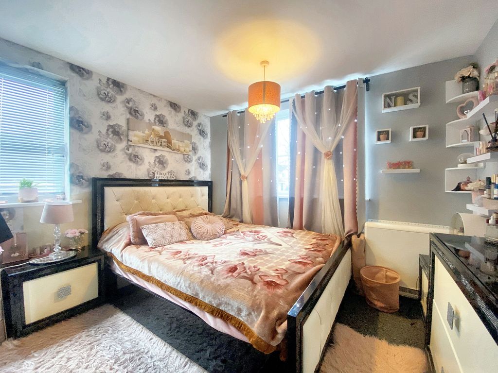 2 bed flat for saleTowpath Close, Longford CV6 photo 5